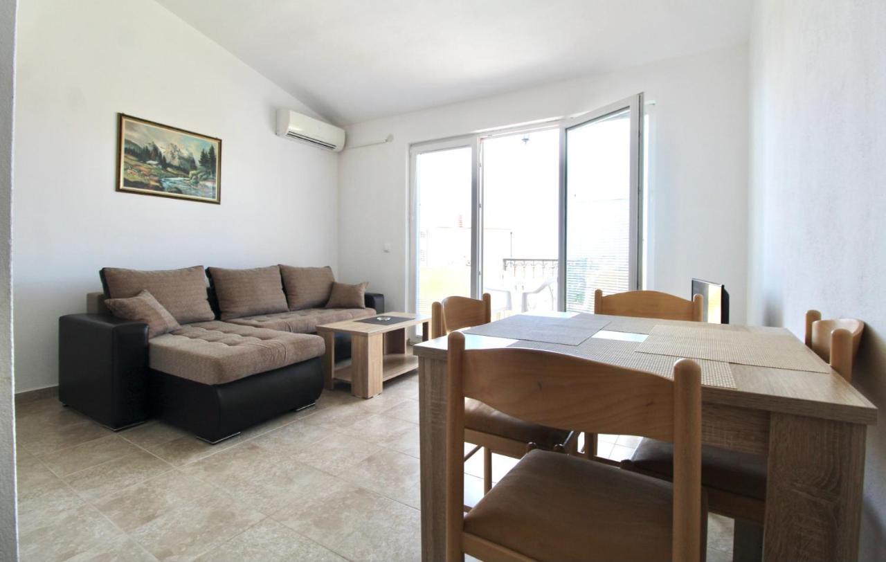 Apartments Cejovic บาร์ ภายนอก รูปภาพ